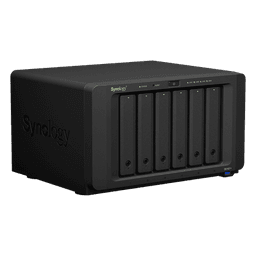 NAS de 6 Bahías / Procesador AMD Ryzen V1500B 4 Núcleos 2.2 GHz / 4 GB DDR4 ECC Expandible a 32 GB / Puerto 10GbE RJ-45 / Expansión a 16 Bahías / 2 Ranuras M.2 NVMe / RAID Híbrido