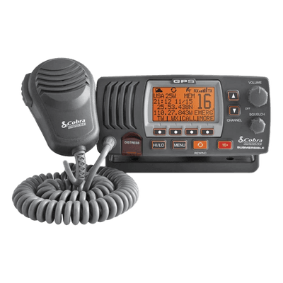 Radio móvil marino VHF clase D con antena interna de GPS, función de megafonía y grabador automático de 20 segundos de audio recibido. cuenta con los canales Internacionales, de Canadá y Estados Unidos