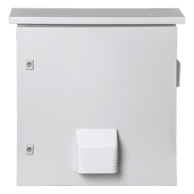 Gabinete Ventilado de Acero IP55 Uso en Exterior (593 x 609 x 399 mm) con Placa Trasera Interior Metálica y Compuerta Inferior Atornillable. Incluye Ventilador, Ventilas, filtros, Montaje Rack 19", Terminal de Tierra Física, Chapas y Ll