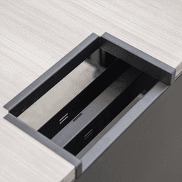 Consola Profesional para Monitoreo o Computo | Ranura para Base de Monitores | Microperforaciones | Luces LED Decorativas | Tomacorriente HTCM1U10C | Tapas Organizadoras de Cables | Niveladores | Rack para Montaje de Equipos | Ranura Pasaca