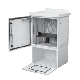 Gabinete Para Exterior OSP ComLine de 18 UR con espacio para Baterías, 600 mm de Ancho, 500 mm de Profundidad De Aluminio, Color Gris Claro Con Protección NEMA 4/12/4X/3/3R; IP66