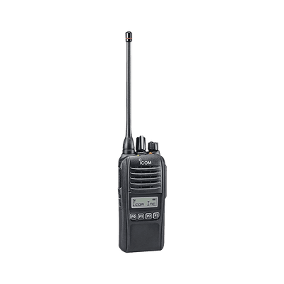 Radio digital NXDN en la banda de UHF, rango de frecuencia 450 - 512 MHz, sumergible IP67, analógico y digital, opera en sistemas trunking y convencional, 4W de potencia.