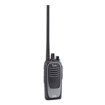 Radio portátil digital y analógico en rango de frecuencia 136-174MHz, 32 canales, 5 W de potencia de RF.  Batería, cargador, antena y clip incluidos.