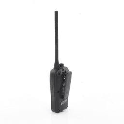 Radio portátil marino color negro, 5 W de potencia RF, 0.5 W de salida de audio, flotante, sumergible IPX7, Tx: 156.025-157.425MHz, Rx: 156.050-163.275MHz , incluye batería de 1500mAh, cargador, antena clip y correa de mano