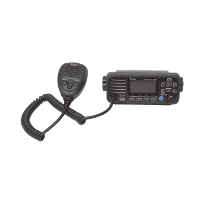 Radio Móvil Marino ICOM, color negro, clase D DSC. Tx: 156.025 - 157.425 MHz, Rx: 156.050 - 163.275 MHz, GPS interconstruido, 25W de potencia, sumergible IPX7 incluye micrófono y cable de alimentación