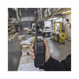 Radio portátil VHF 136-174 MHz, Digital DMR-Analógico, 5 Watts, 64 Canales, Roaming, Encriptación, GPS, Inc. antena, batería, cargador y clip