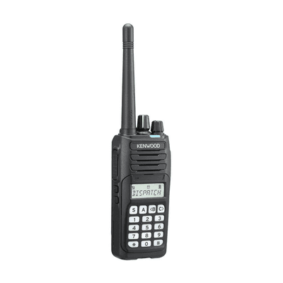 Radio portátil UHF 450-520 MHz, Digital NXDN-Analógico, DTMF, IP67, 5 Watts, 260 Canales, Roaming, Encriptación, Inc. antena, batería, cargador y clip