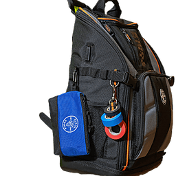 Mochila Profesional para Herramientas / 27 Bolsillos / Acceso Rápido y Estación de Trabajo / Base Moldeada Ancha / Interior Naranja / USB-C / Soporte para Lámpara
