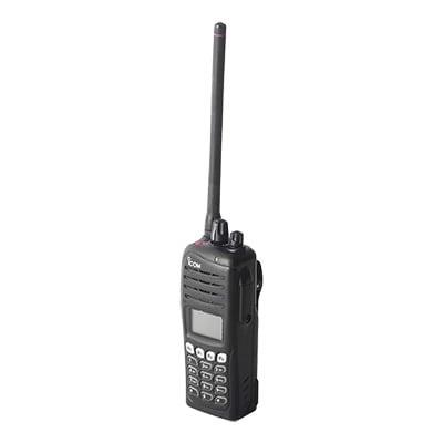Radio digital NXDN en la banda de VHF, rango de frecuencia 136-174MHz, con teclado DTMF, analógico, digital y mezclado, opera en sistemas convencional, trunking y multitrunk, 5 W, 512 canales, no incluye cargador   